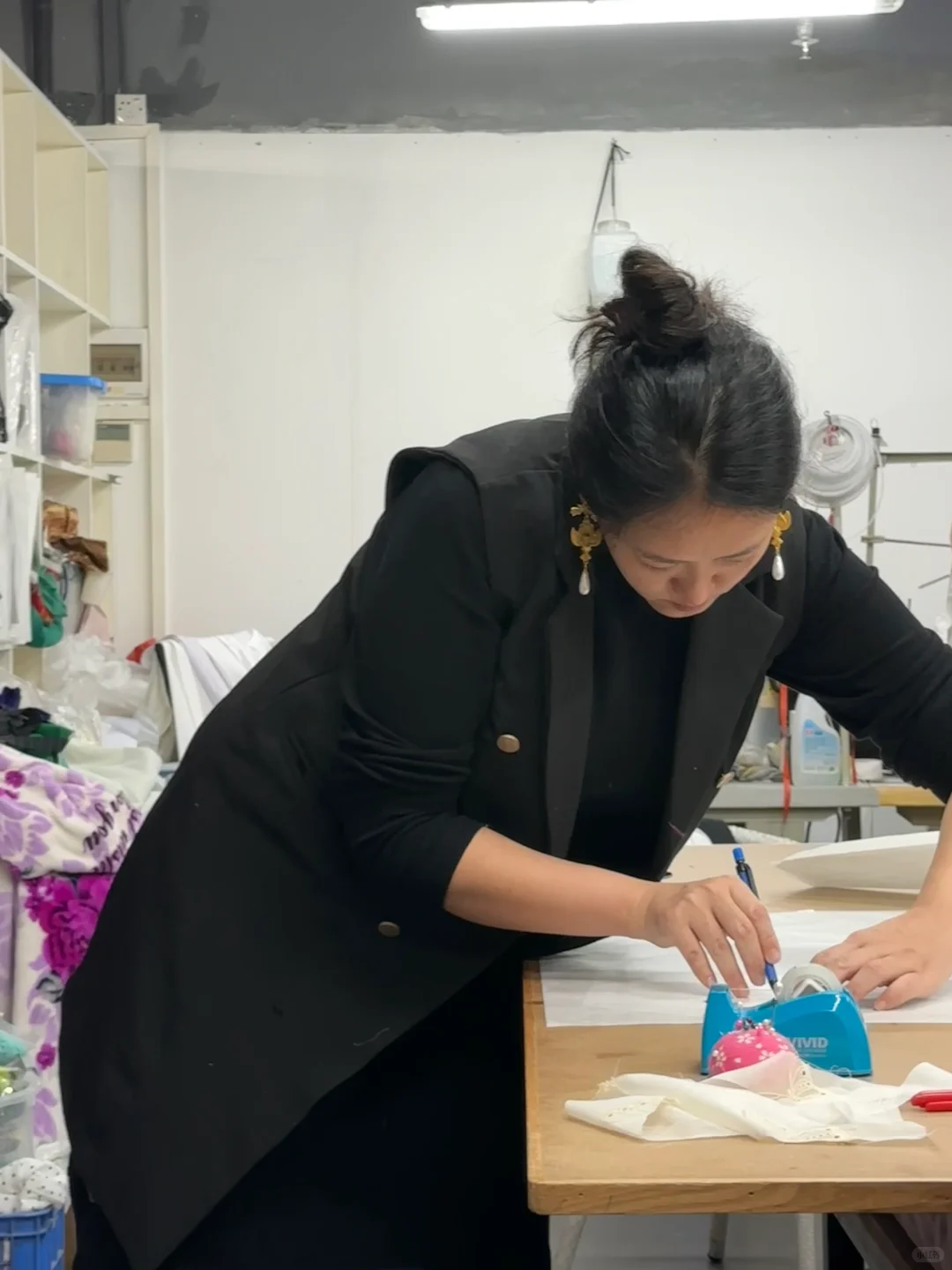 ?服装设计师的魔法日常：揭秘打版与裁剪的
