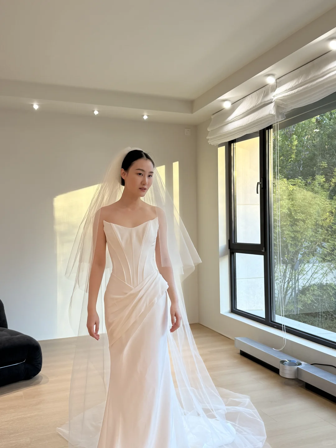 轻奢缎面 胸衣鱼骨|婚纱自带“高定剪裁感”