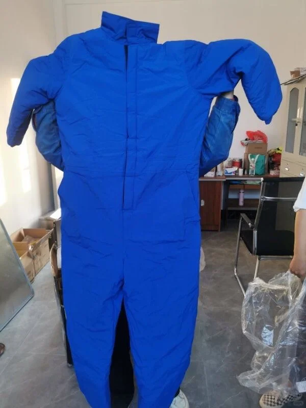 《防冻防爆防静电！钢铁战衣液氮都炸不穿》