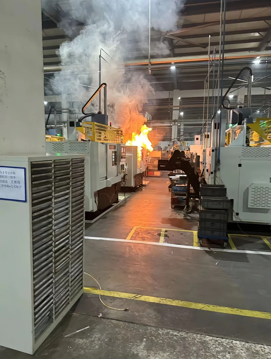 十八岁那年,我攥着一张初中毕业证,站在厂