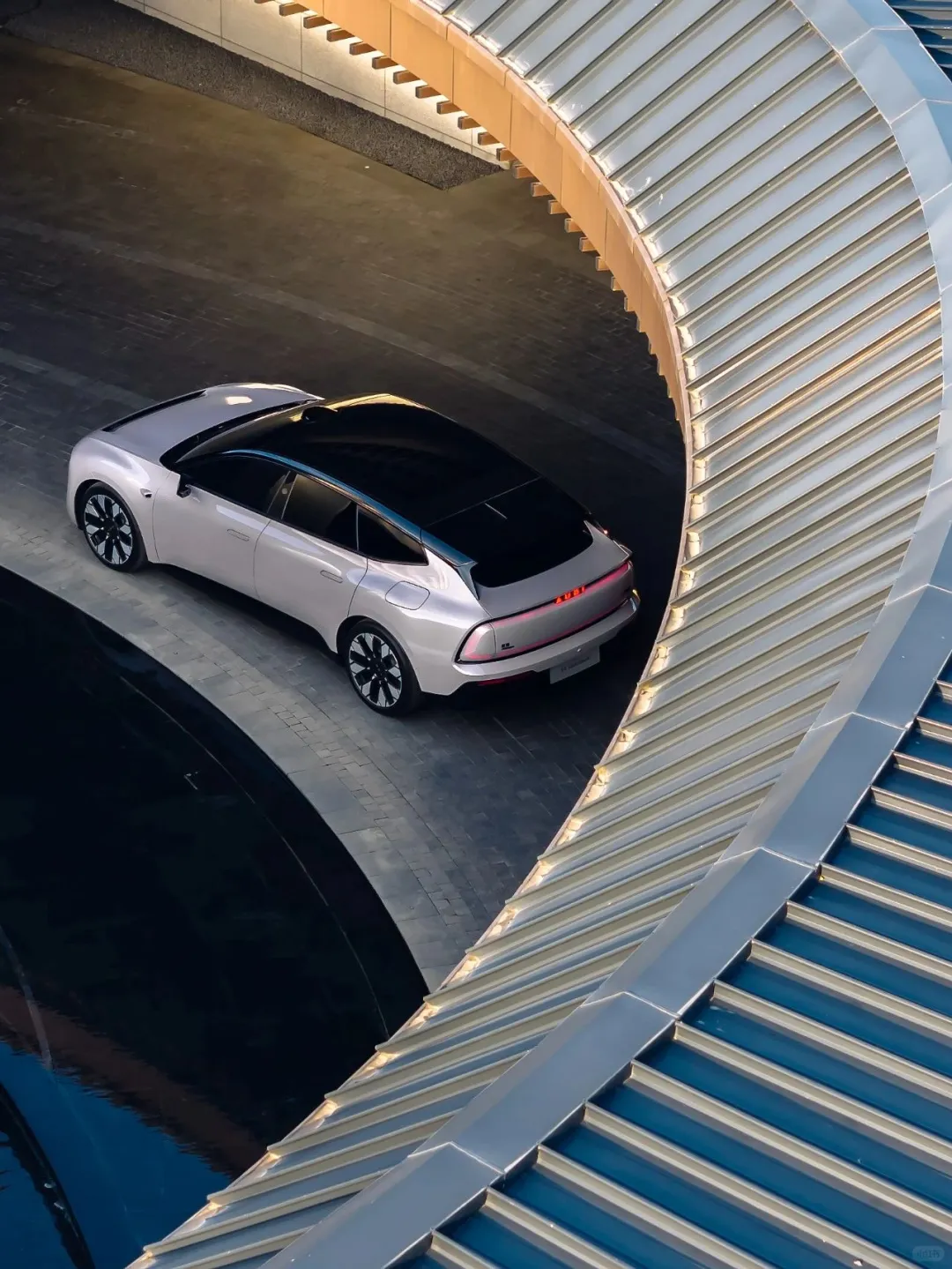 上汽奥迪E5 Sport back的可调光天幕