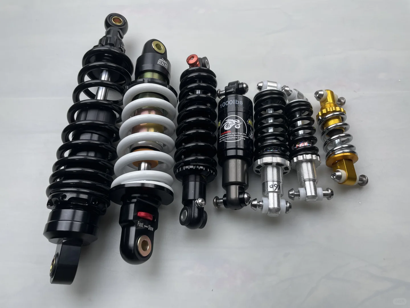 减震器，避震器，后减震