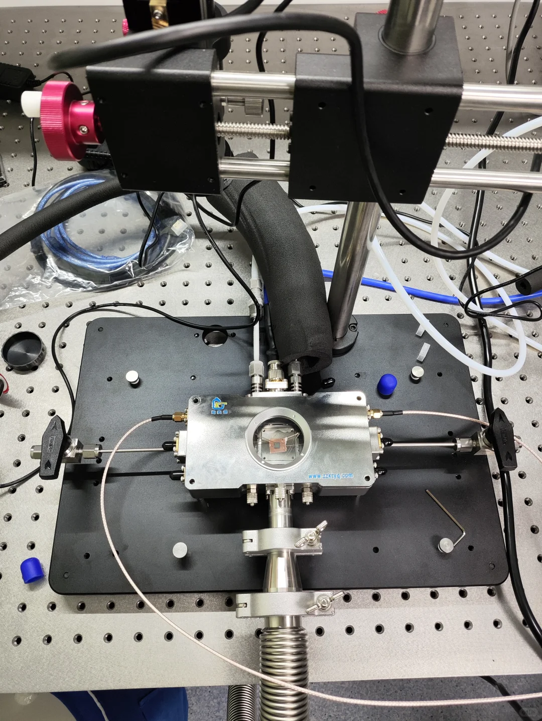 高精度环境敏感材料电学信号测试解决方案‌