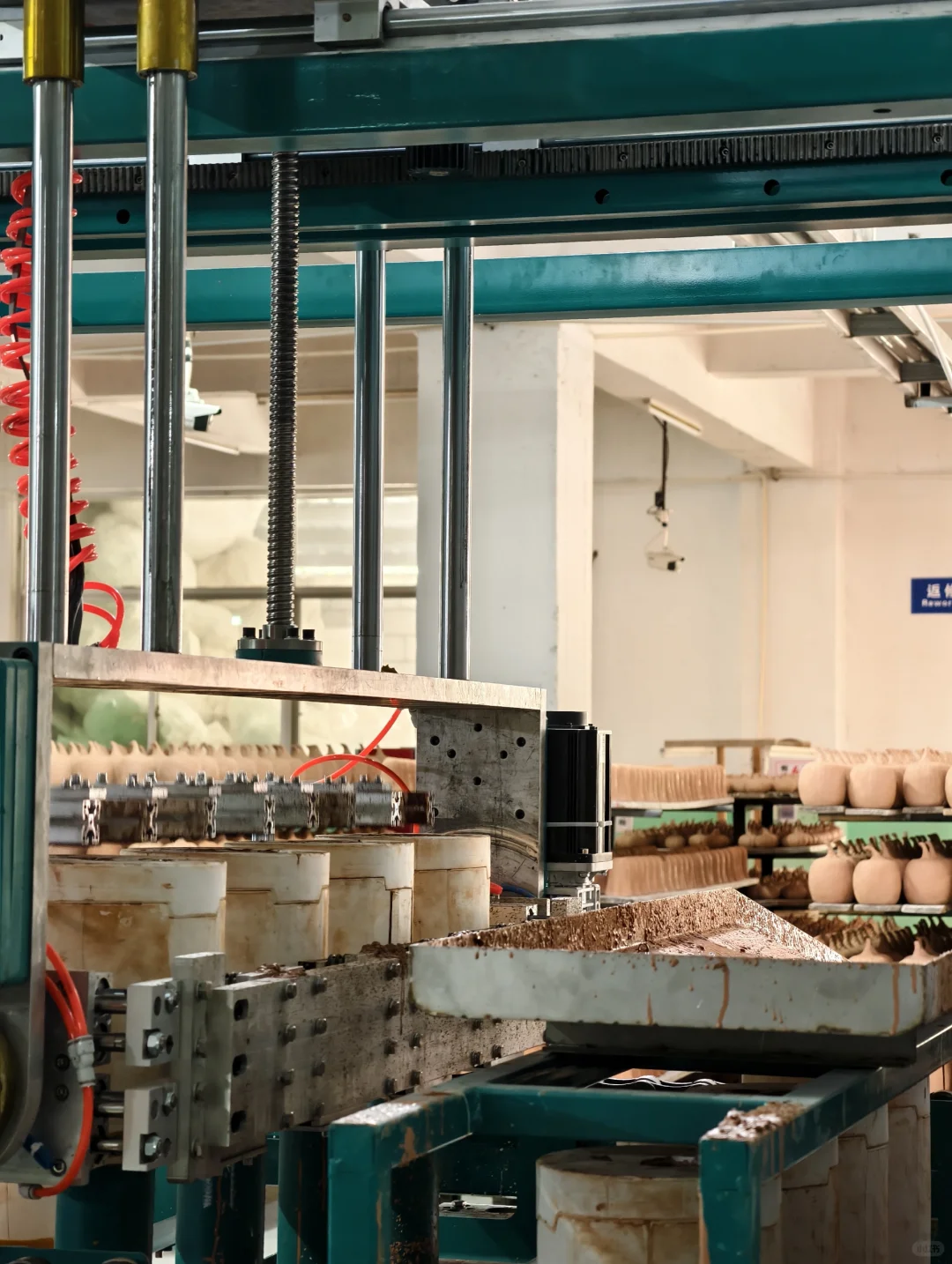 赛博朋克风顺美陶瓷智能车间