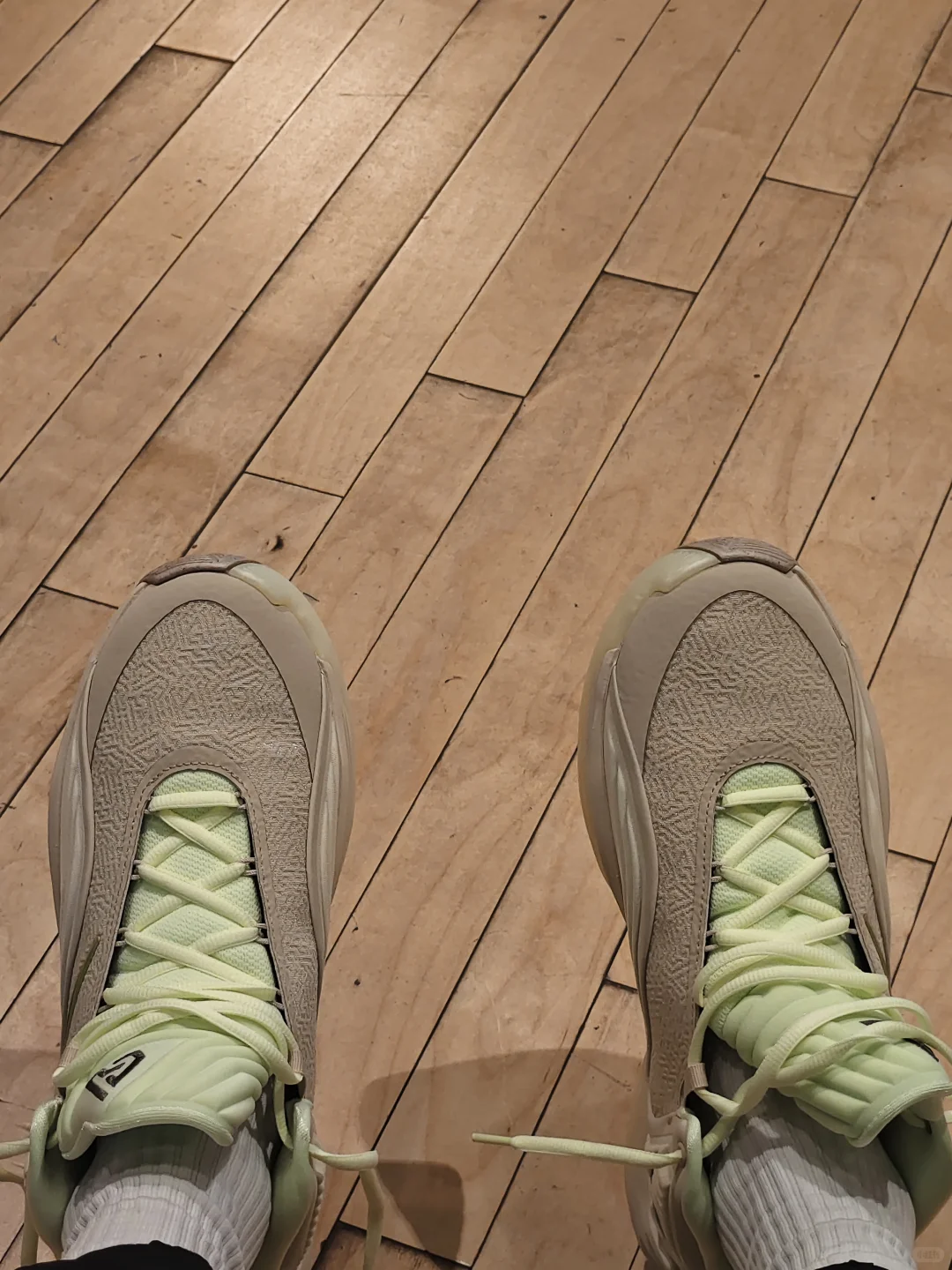 当米白邂逅荧光绿?