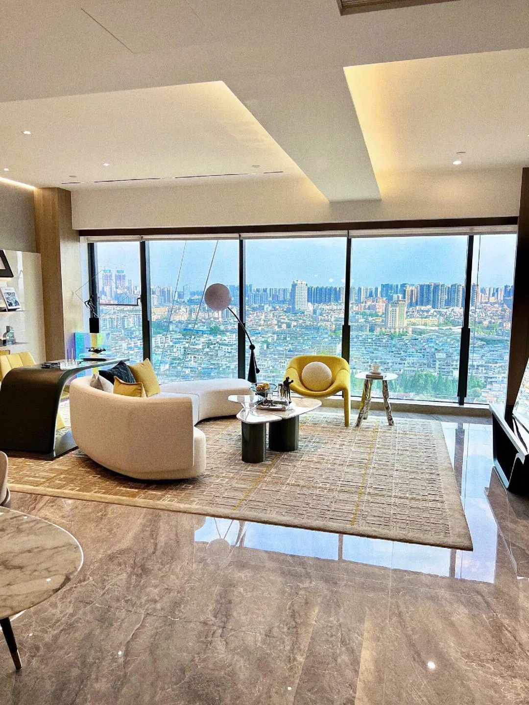 哇塞！断桥铝落地阳台，开启四季美景自由！