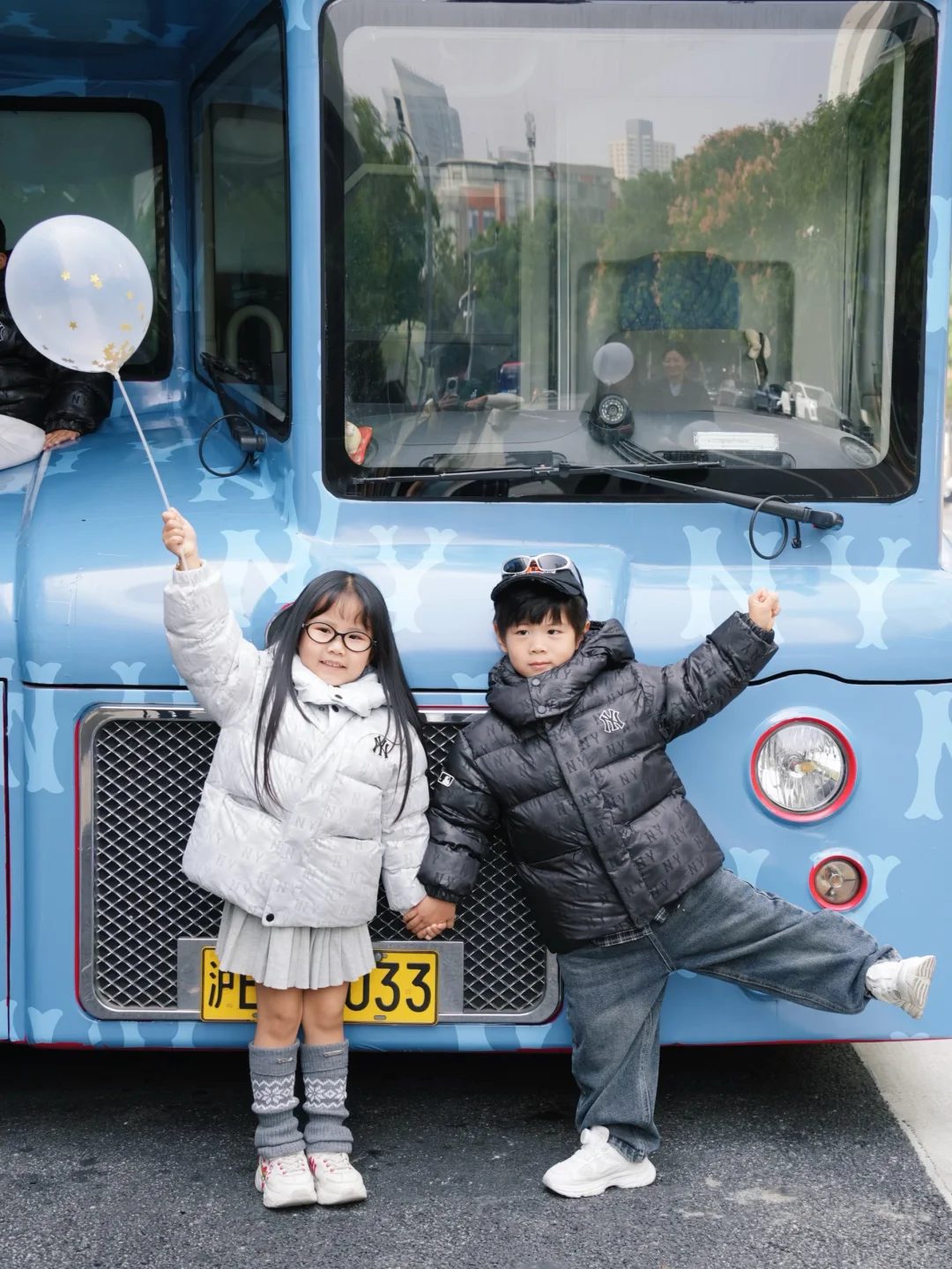 集合❗️上海街头惊现MLBKIDS老花痛车巴士?