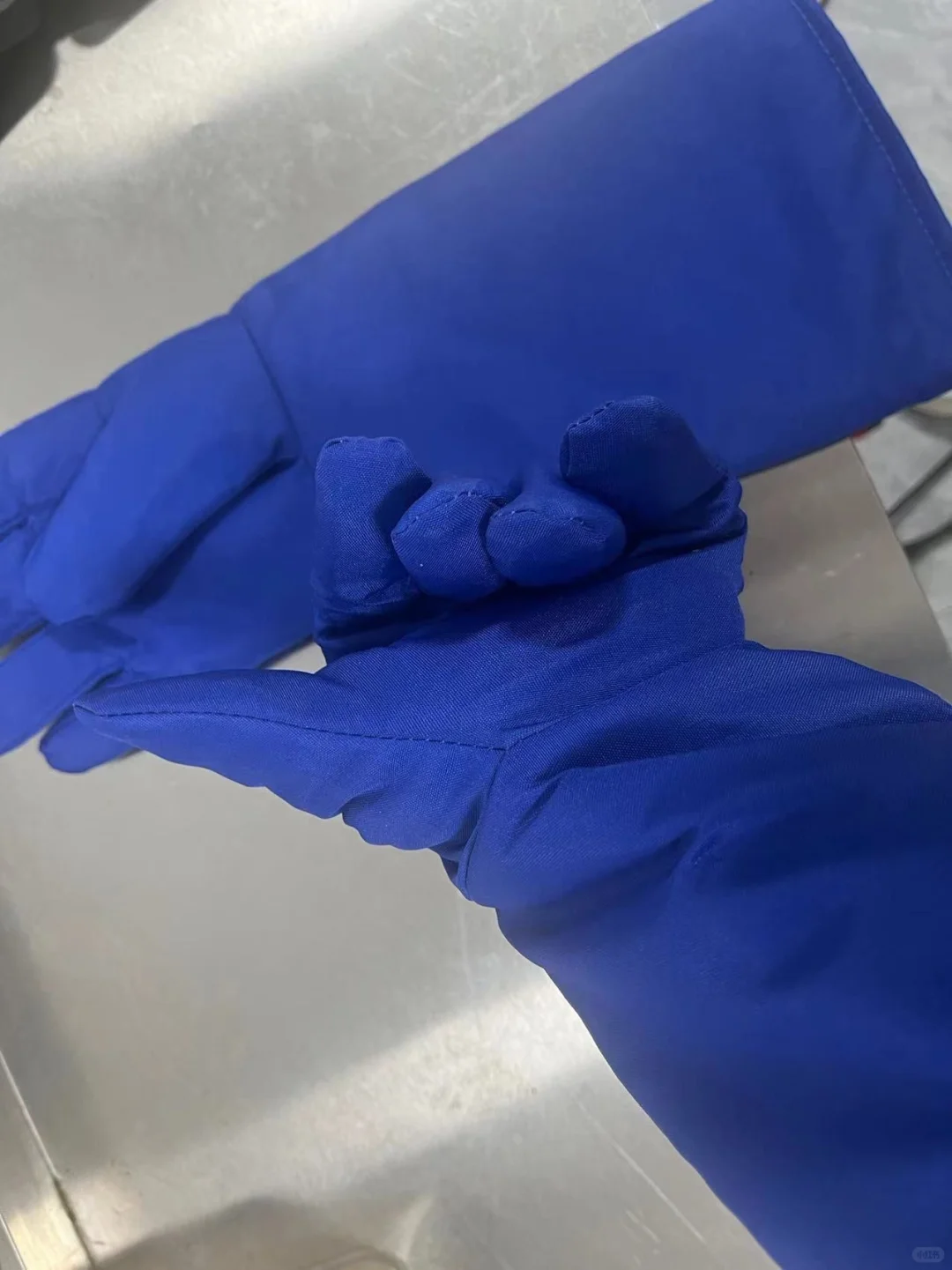 《防冻防爆防静电！钢铁战衣液氮都炸不穿》