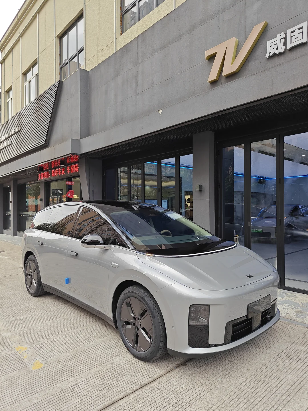 ?理想i8窗膜神操作:隔热防晒又省电!✨