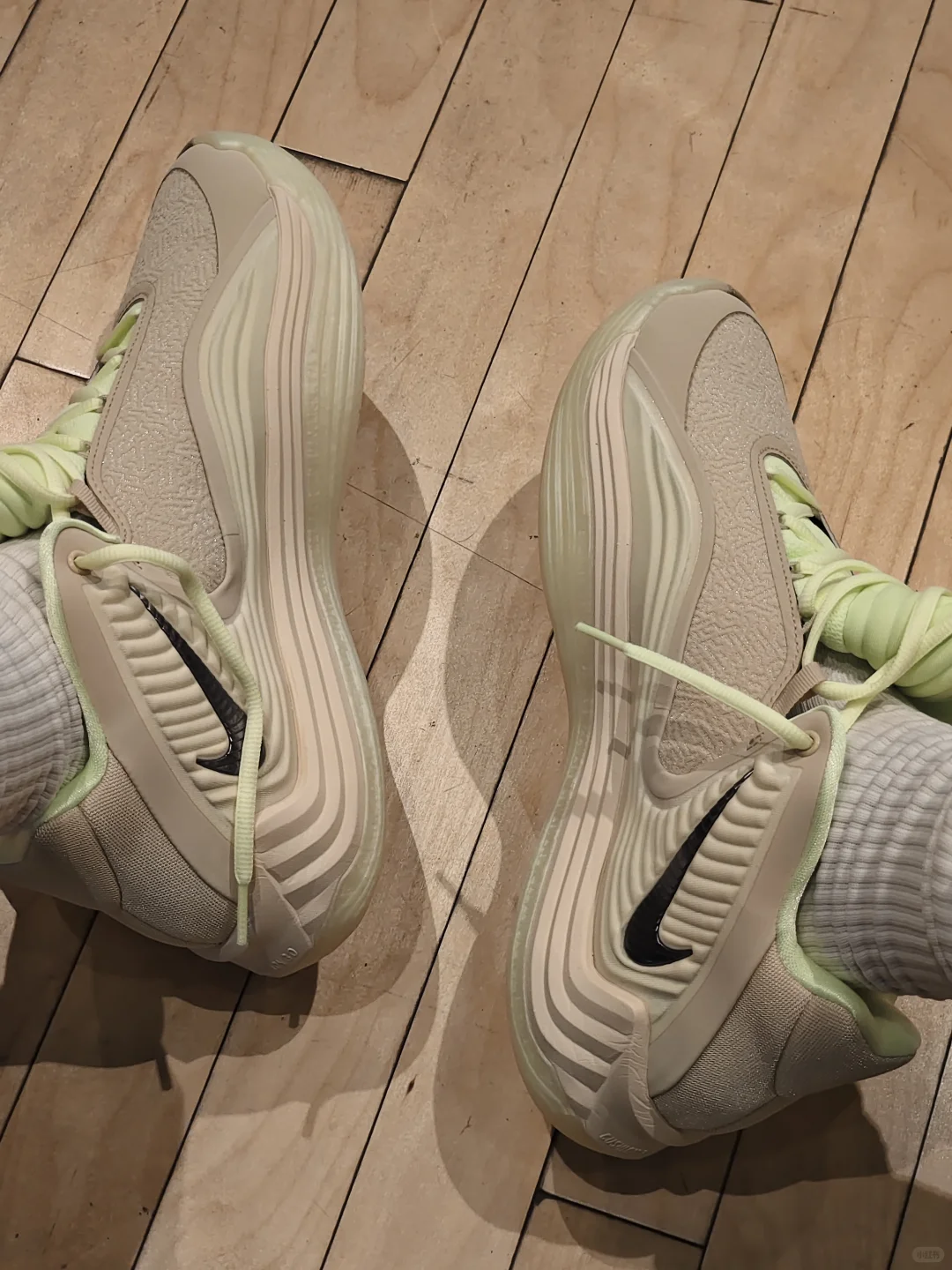 当米白邂逅荧光绿?