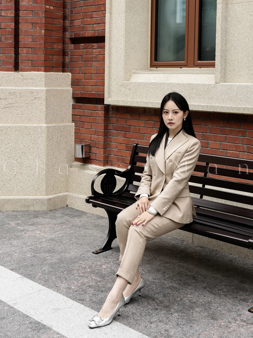 卡其色系的高级叙事?职场穿搭优雅大气