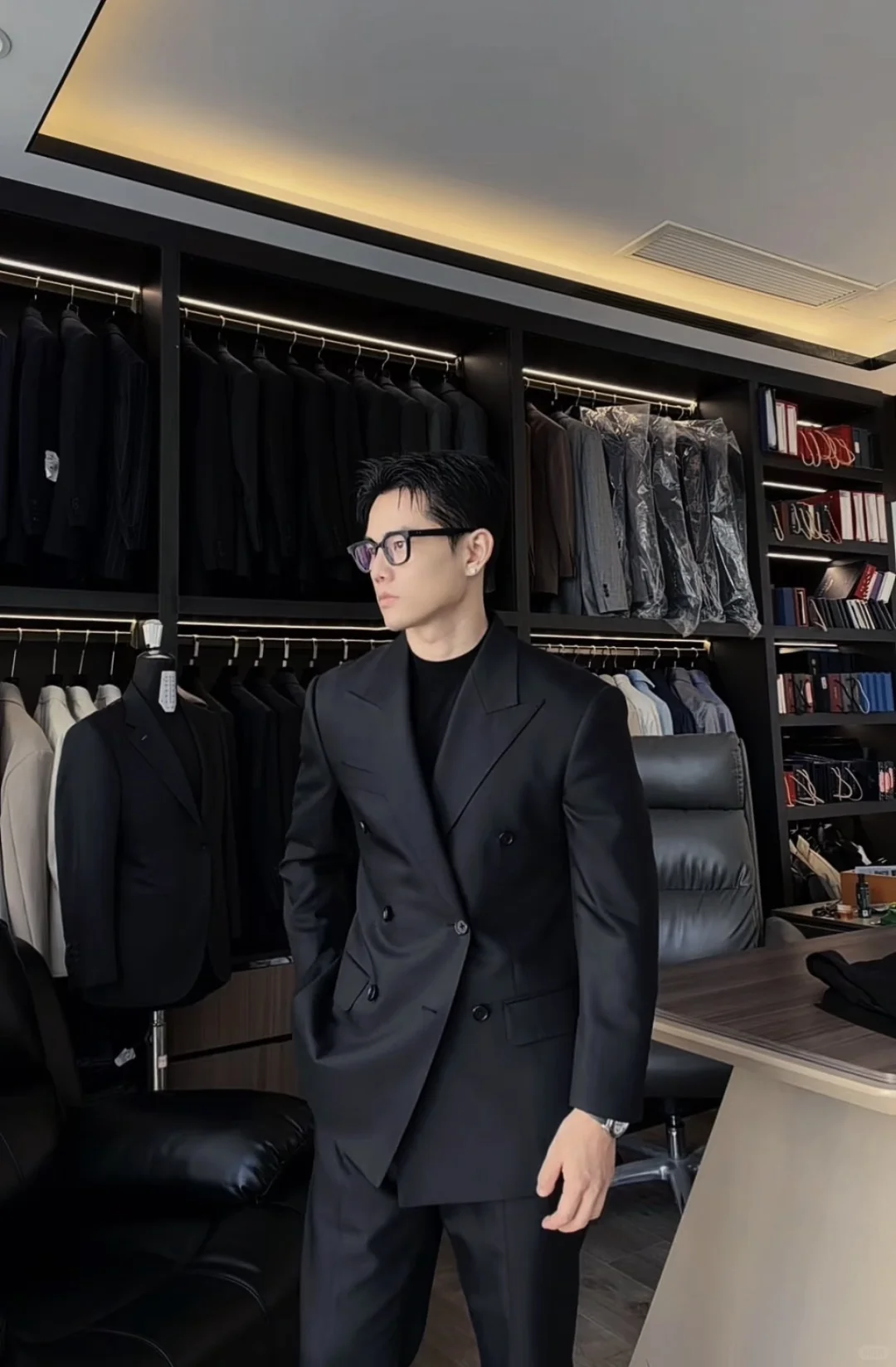 今日OOTD|一件双排扣西装穿出精英感