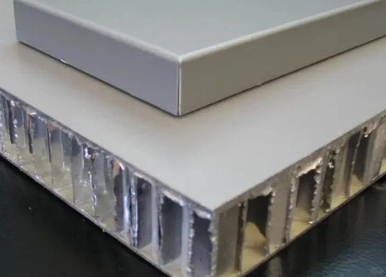 铝蜂窝板优势显著,广泛用于高层建筑外墙装饰,你了解多少?