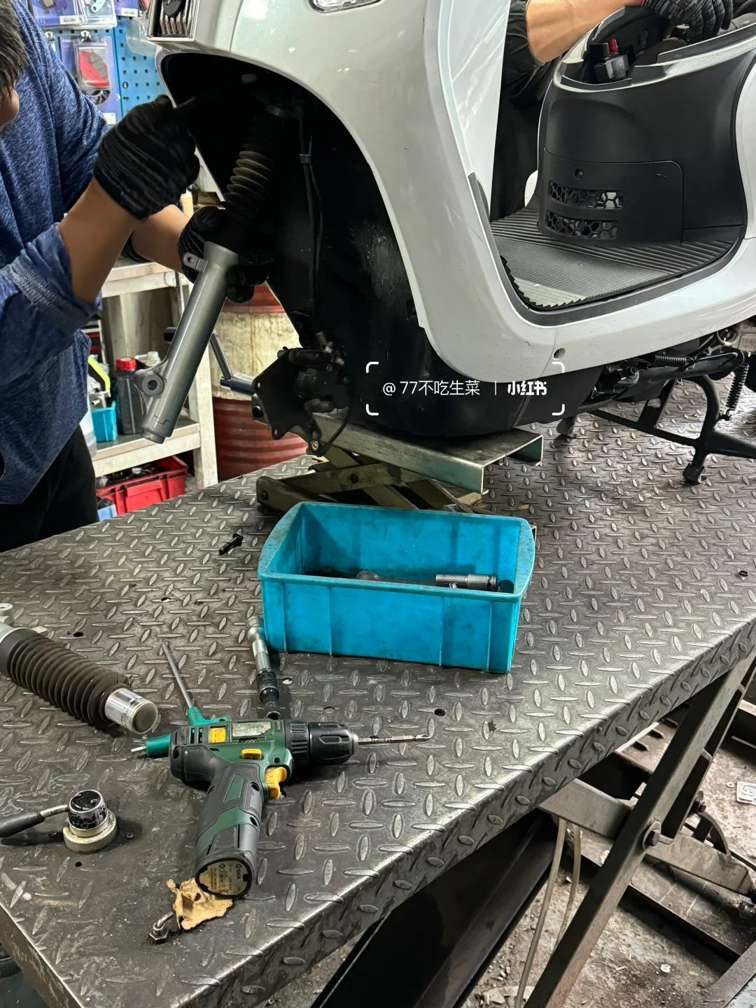 小美终于把避震换了