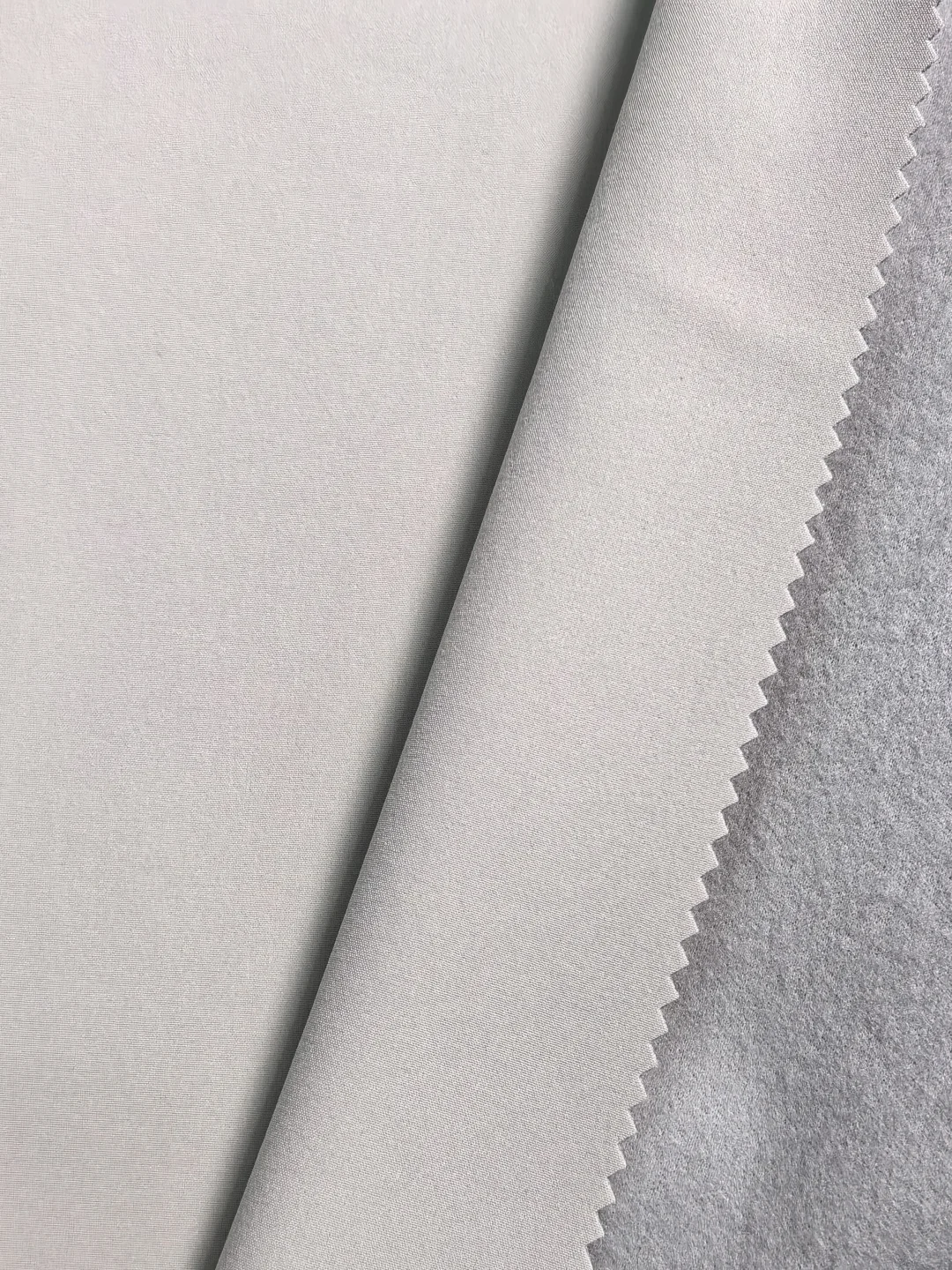 复合绒内里 | 弹力防水保暖亲肤软壳面料