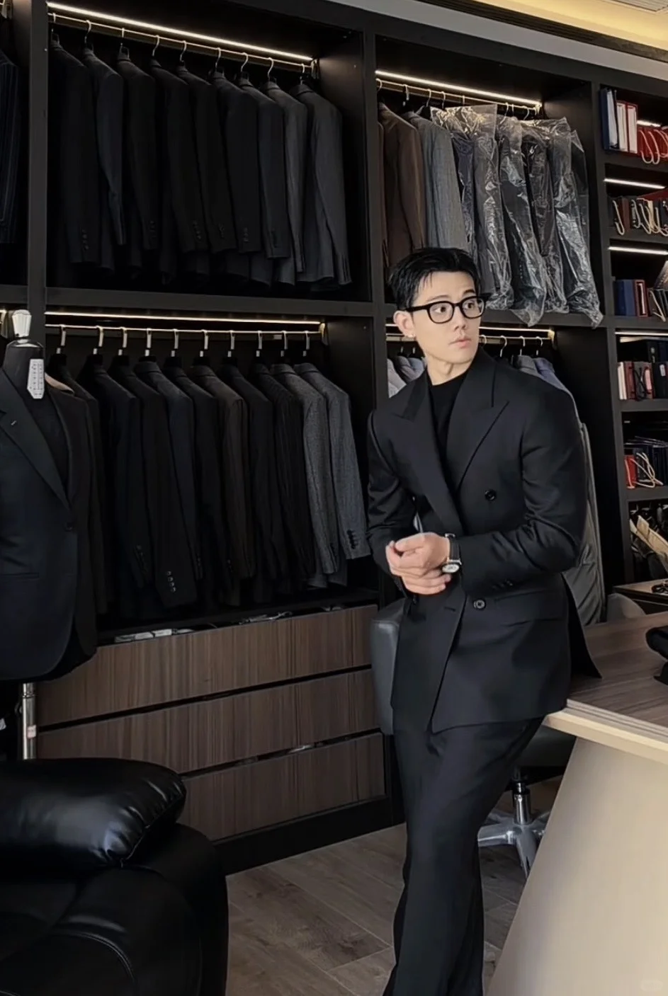 今日OOTD|一件双排扣西装穿出精英感