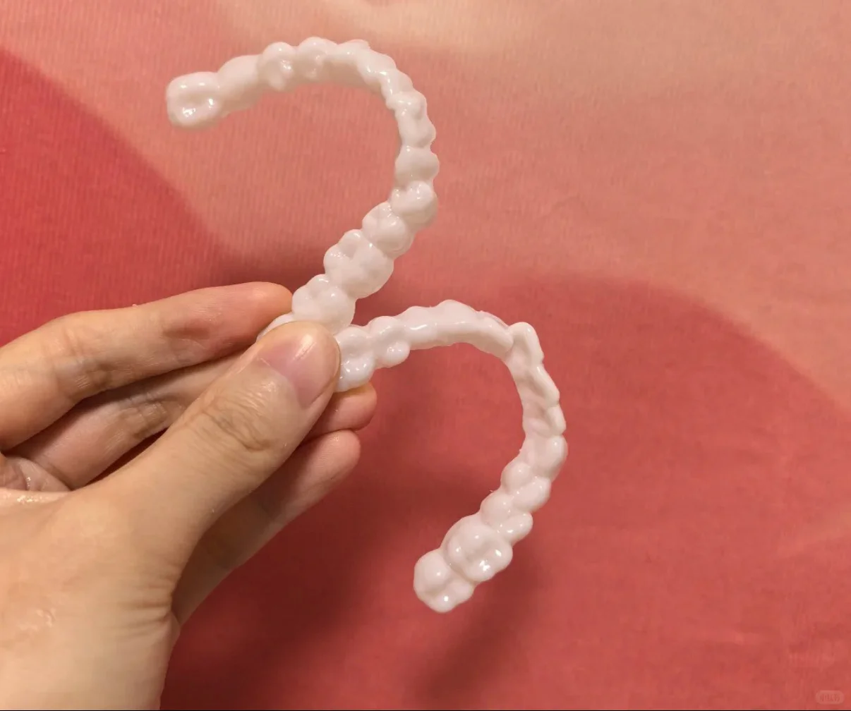 3、?假牙也有“高定版”?更轻、更稳、更高级!