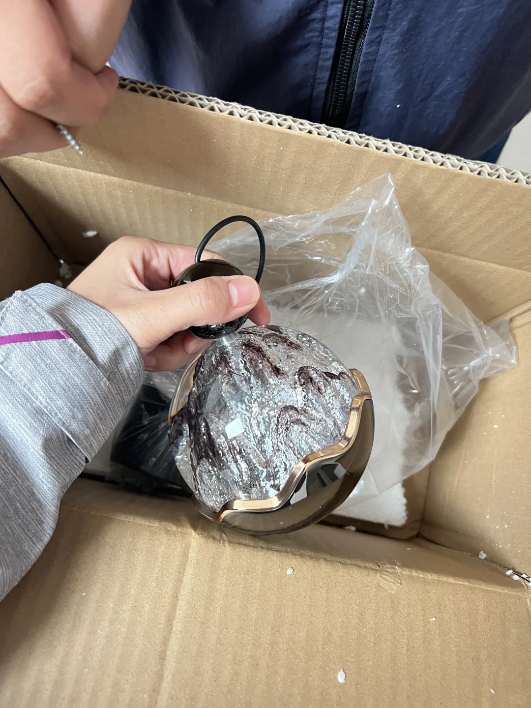 目前看到的灯罩材质