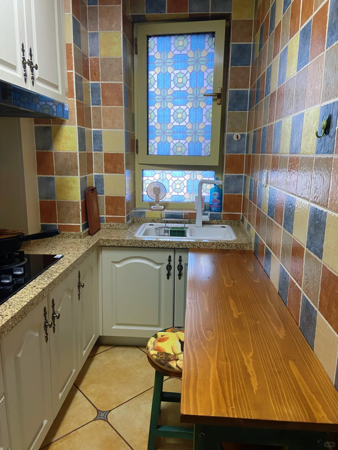 普通人家不精致但是却干干净净的房间