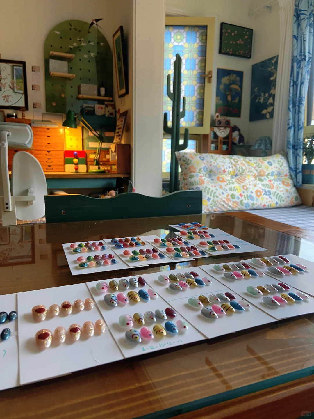 普通人家不精致但是却干干净净的房间