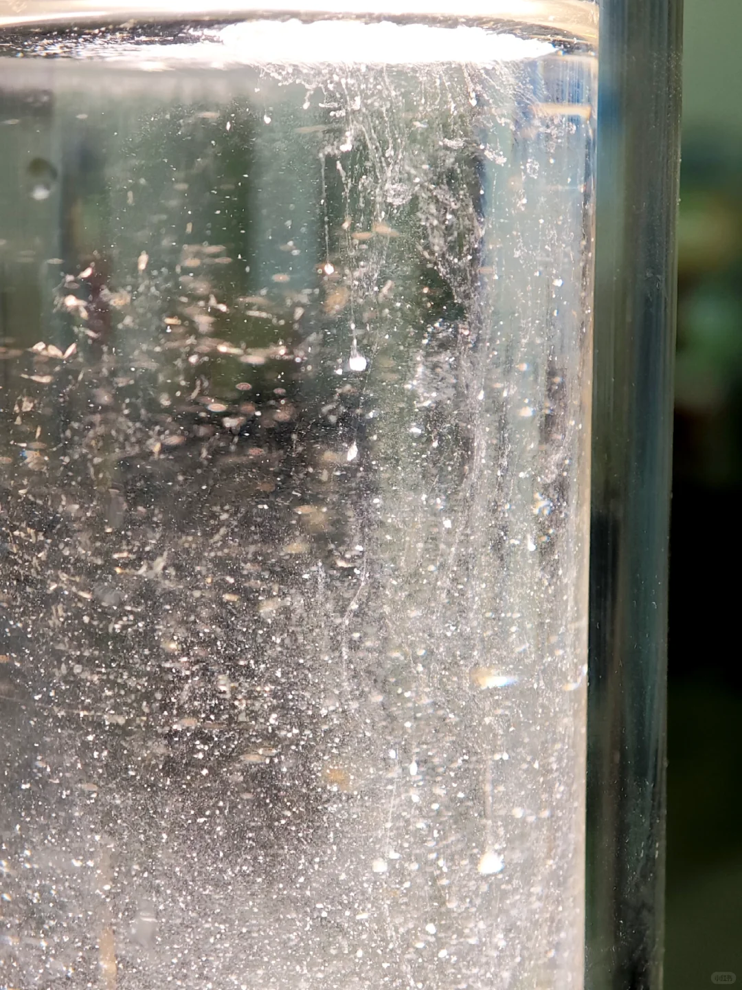 ?维C泡水瞬间美炸了！化学浪漫值拉满！