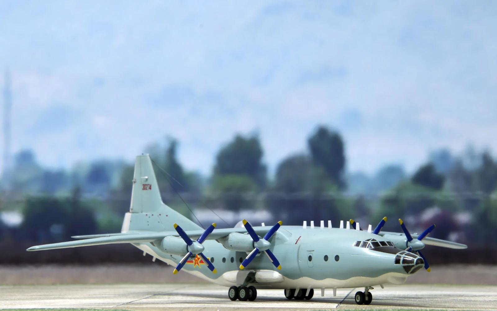 1/144 运-8T 高新4 指挥通信机