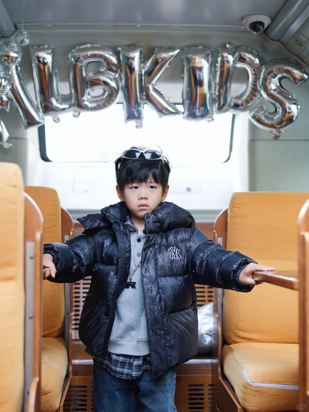 集合❗️上海街头惊现MLBKIDS老花痛车巴士?