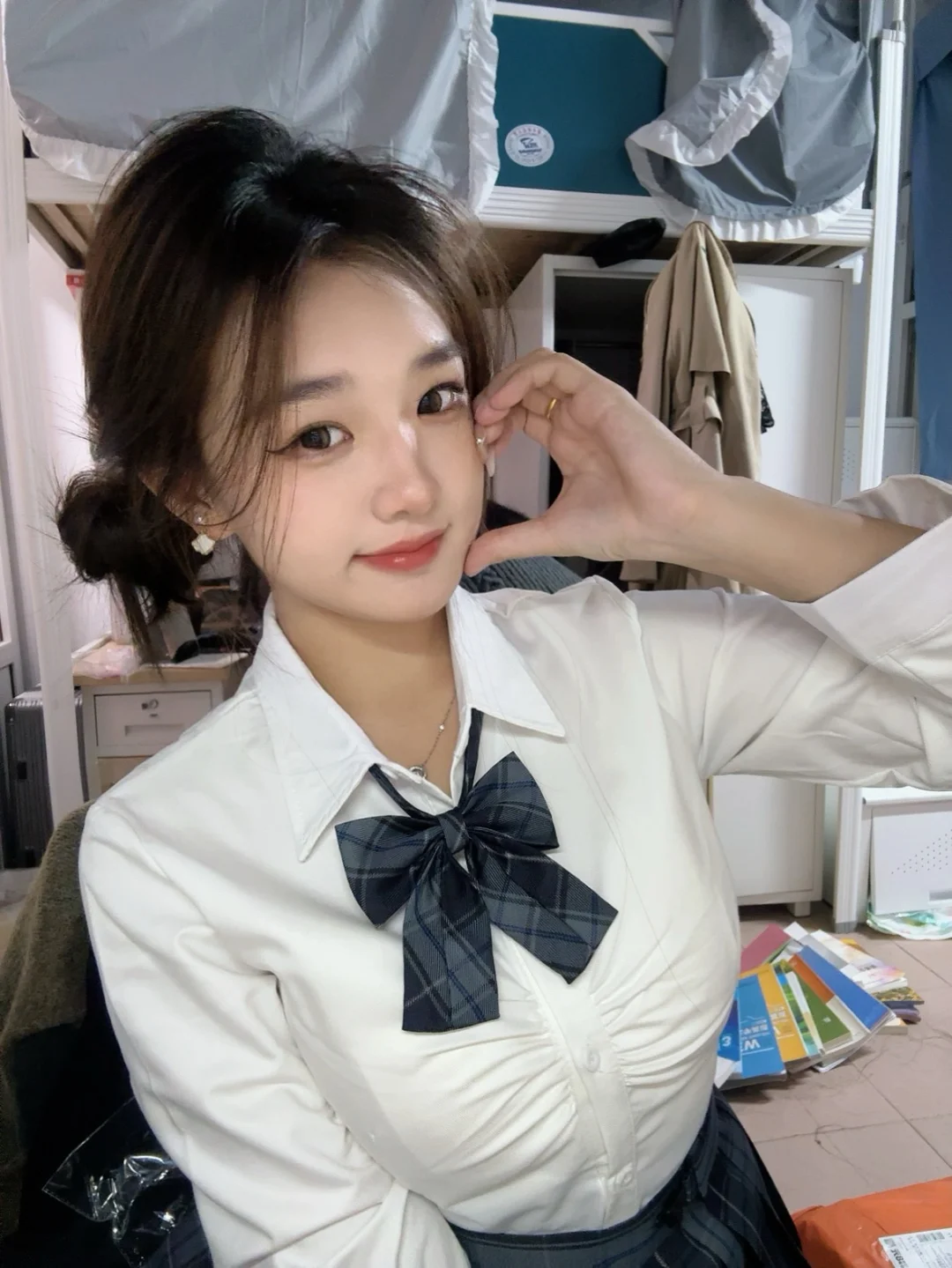 华科女高｜左划怎么变成小手办啦?