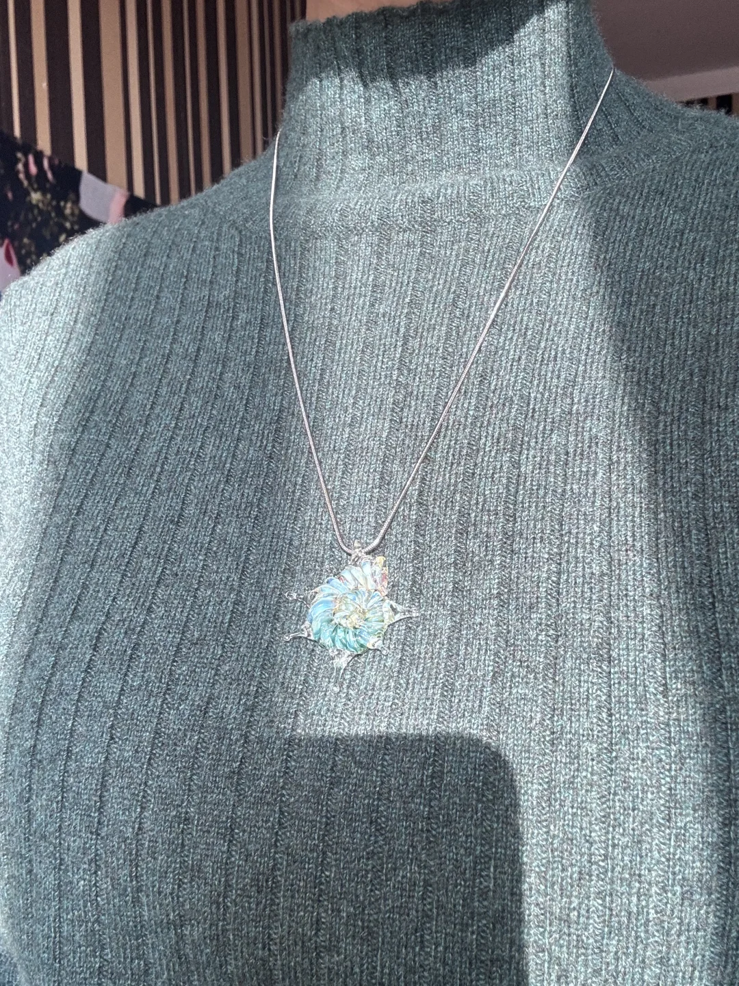 绿毛衣绿海螺绝配啊！！