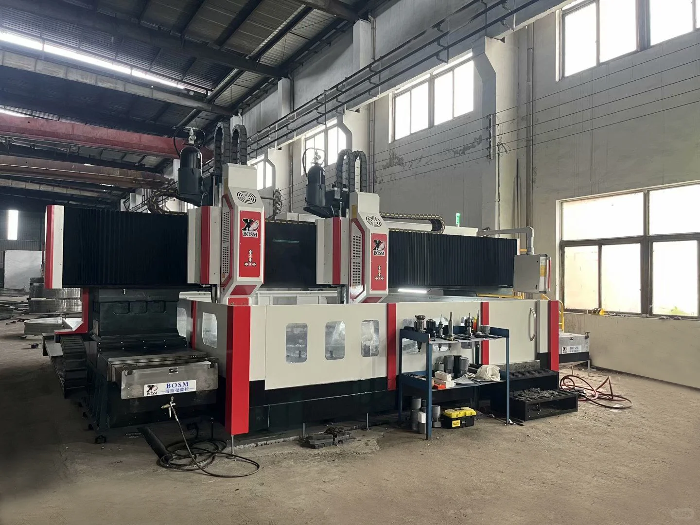 如何保障龙门数控钻铣床的安全性能？