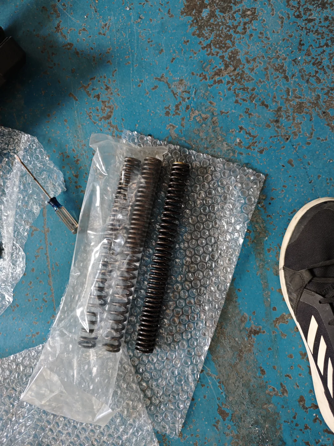 25款nman换前减震弹簧