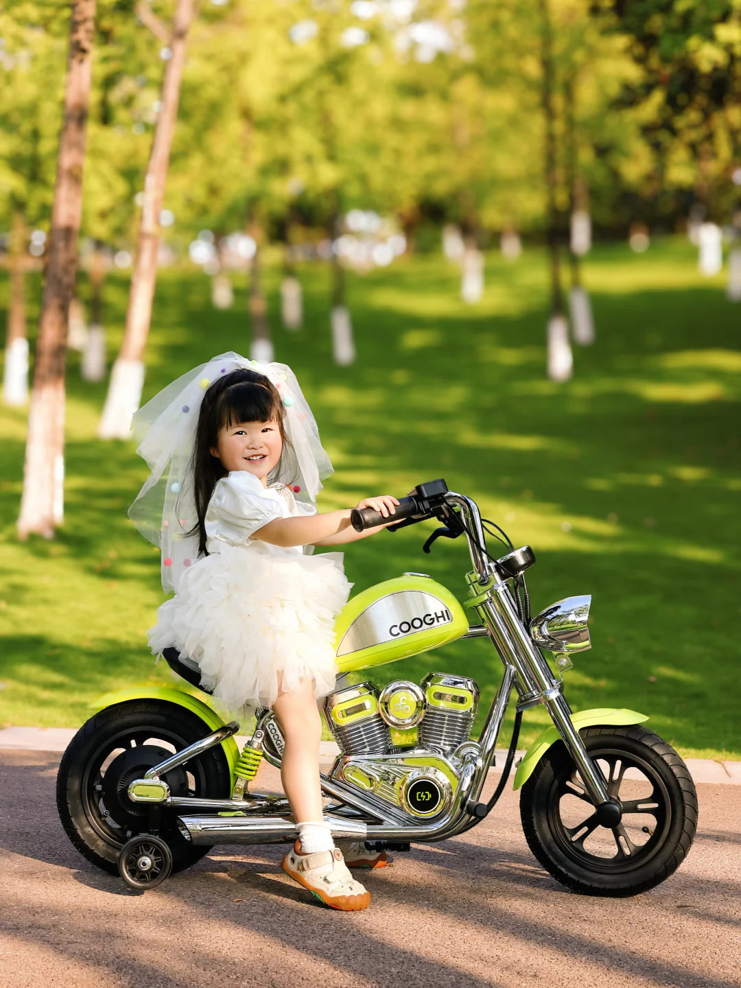 生日拍照 | 3岁啦‼️恭喜这位少女喜提爱车?