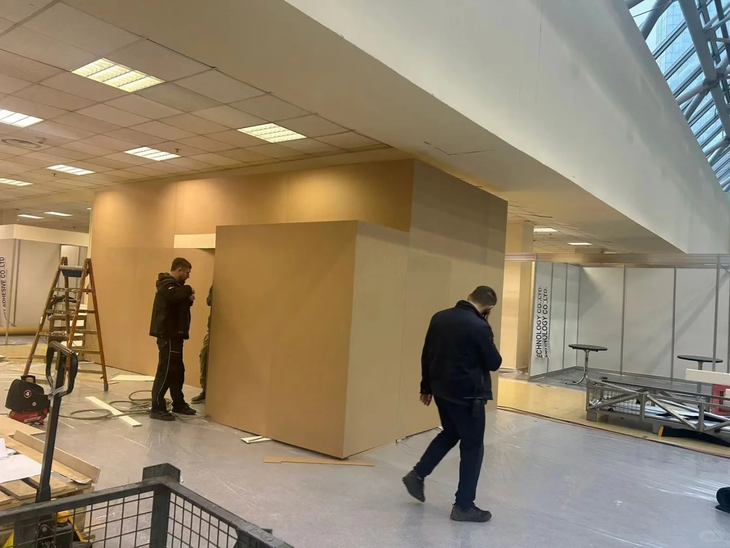 1:1还原，俄罗斯展台设计搭建对比