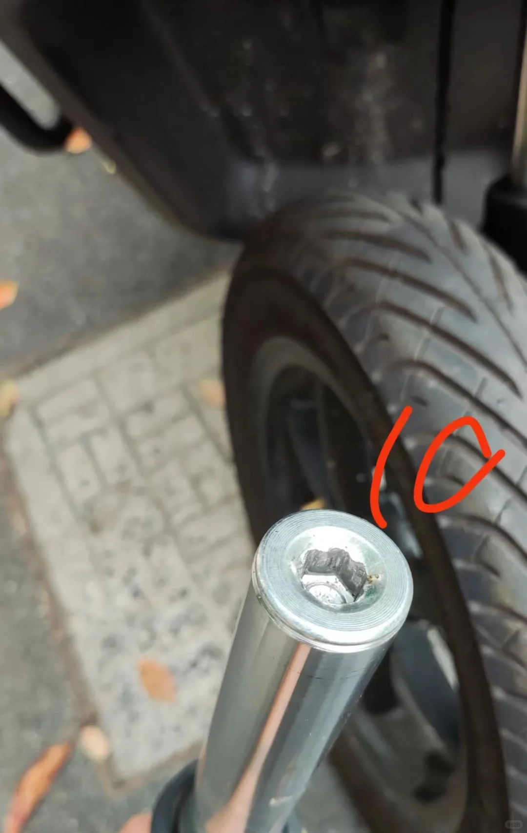 九号F90前避震换弹簧，后避震换气瓶减震