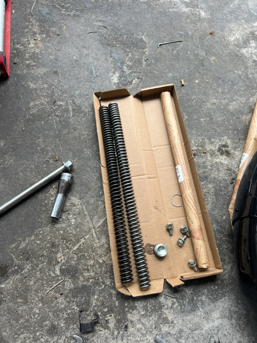 本田幼兽更换前减震弹簧