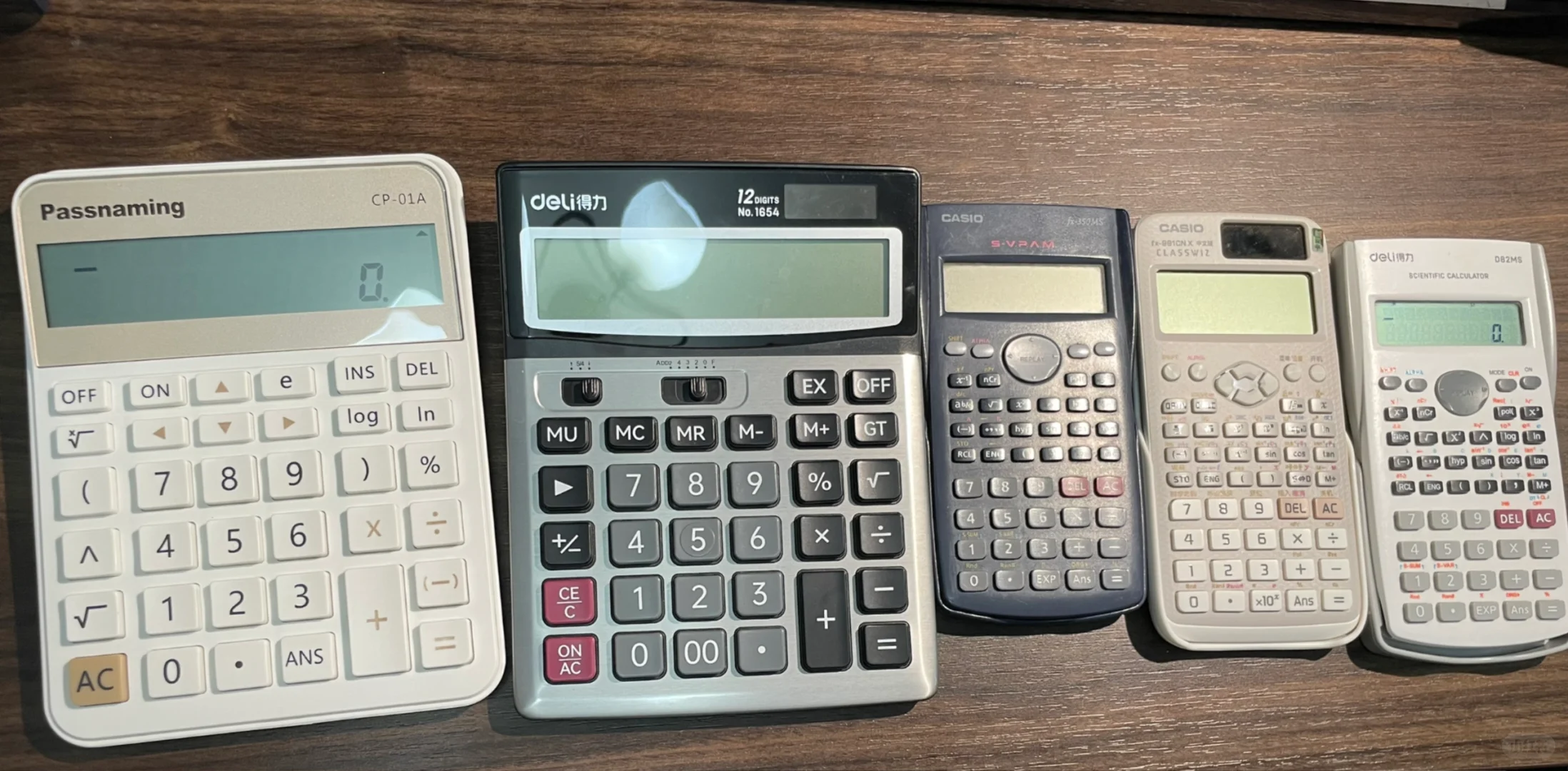 谁家好人买这么多计算器