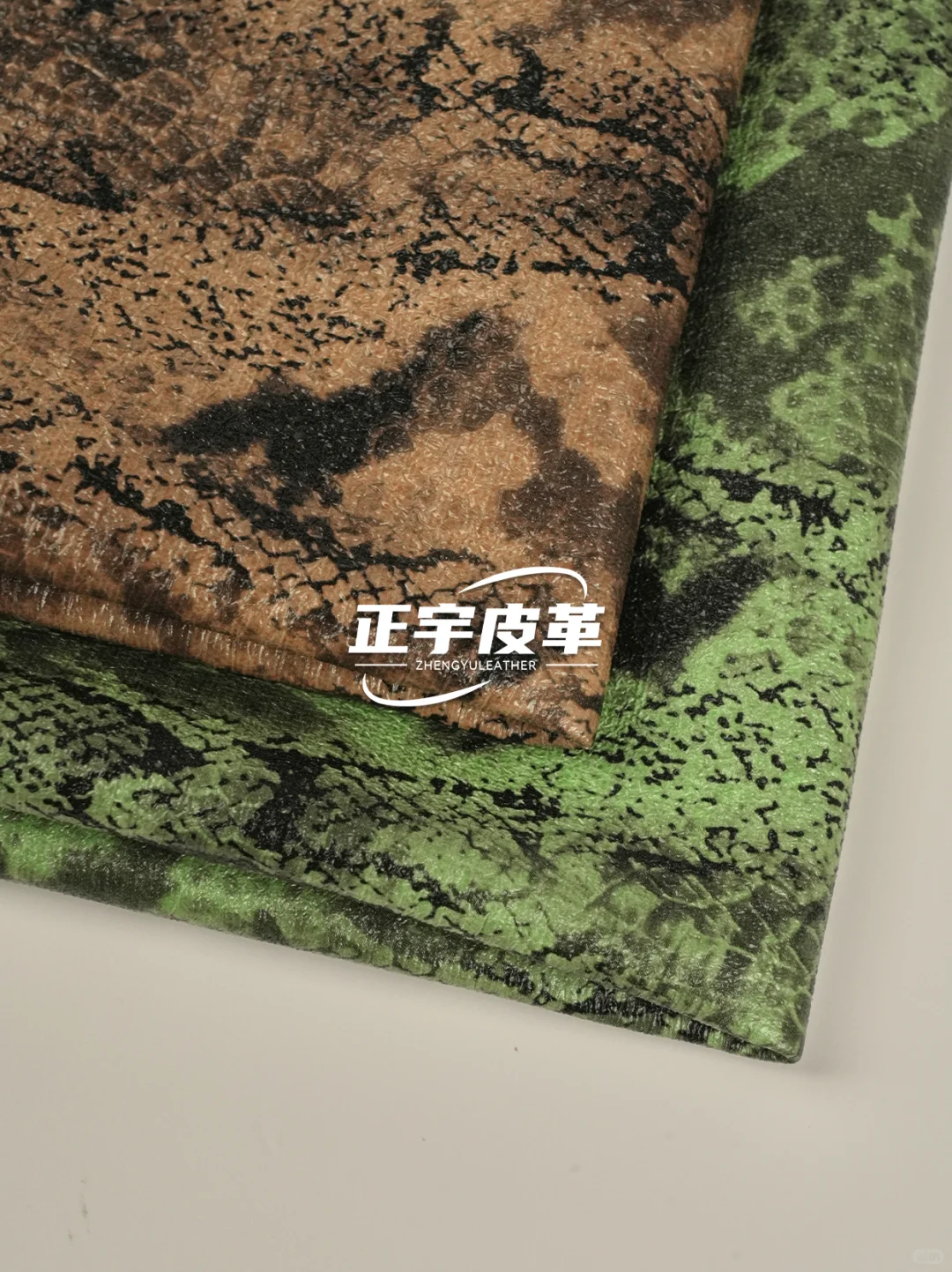 秒把穿搭野性值拉满!复古蛇纹布料