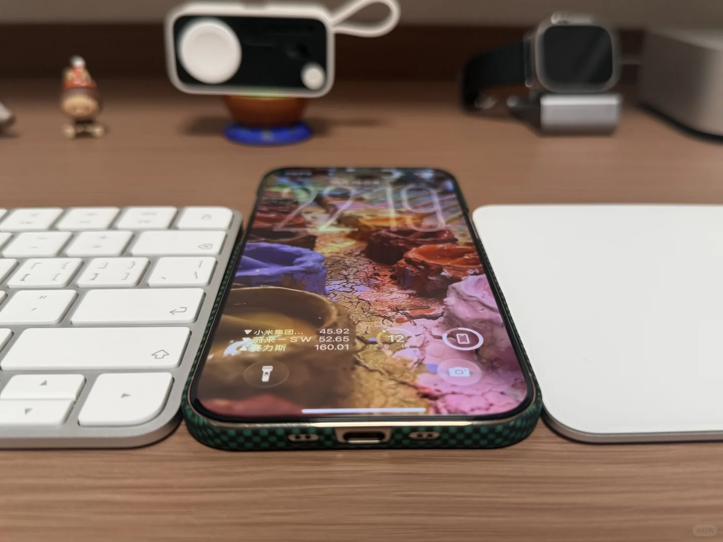 iPhoneAir：一台握着像超薄饼干的手机