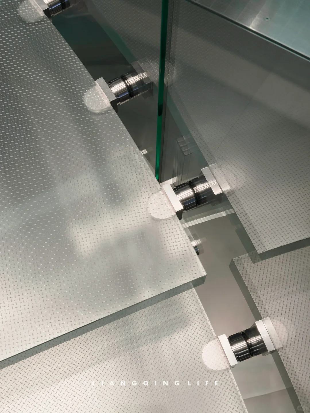 Apple店的玻璃比产品高级