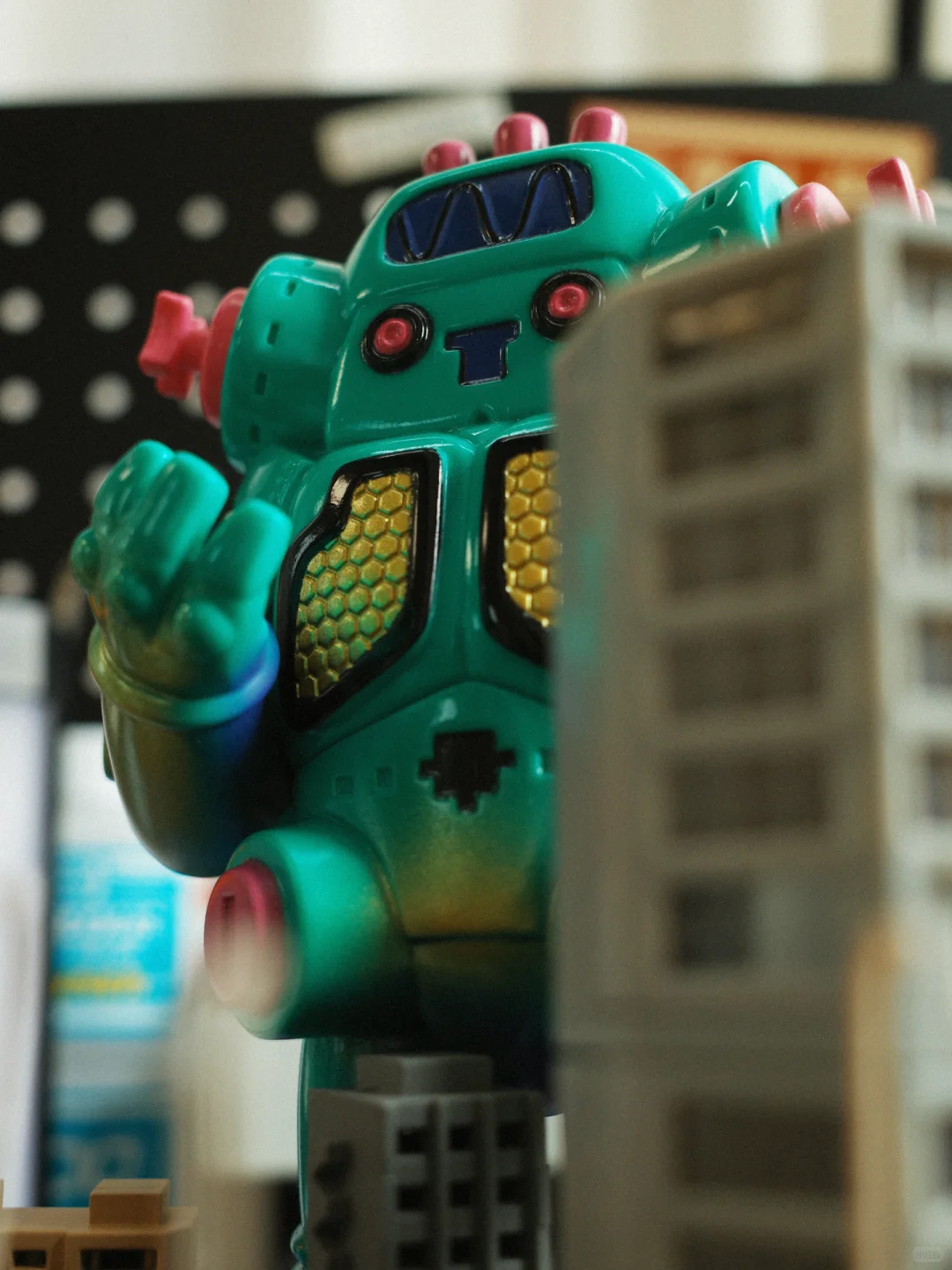 快逃? 中古怪兽来袭❗️