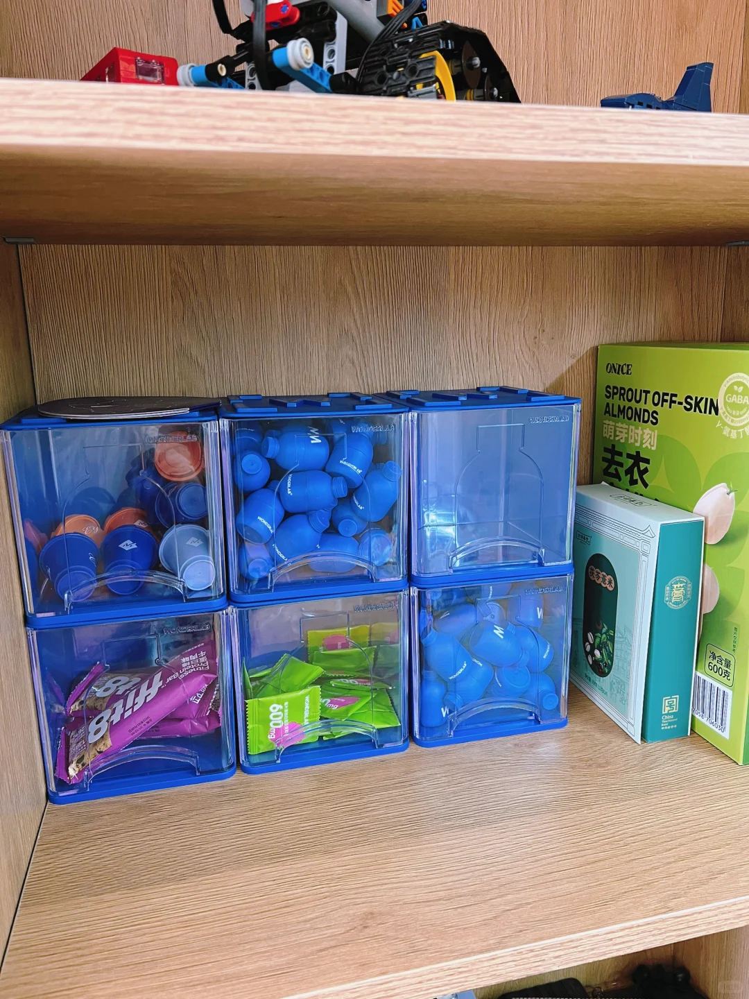 终于到了吃一大把维生素的年纪!