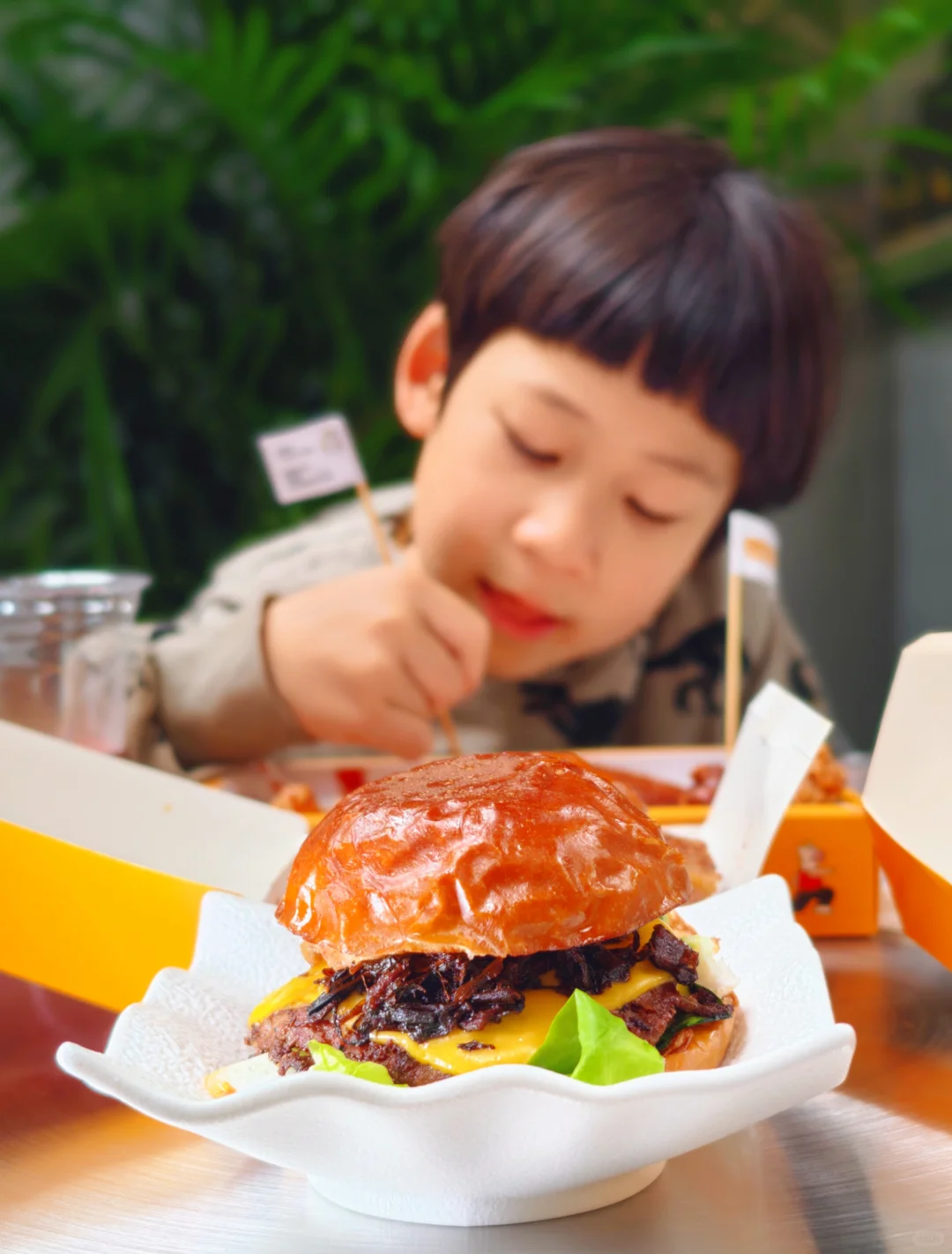 汉堡节能唯1️⃣坐着吃的❗吃完还打包?