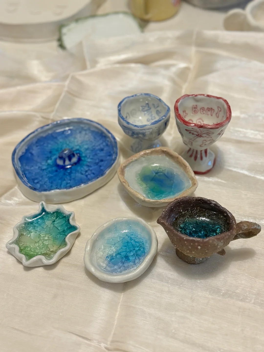 来看看玻璃放进陶瓷里烧前和烧后