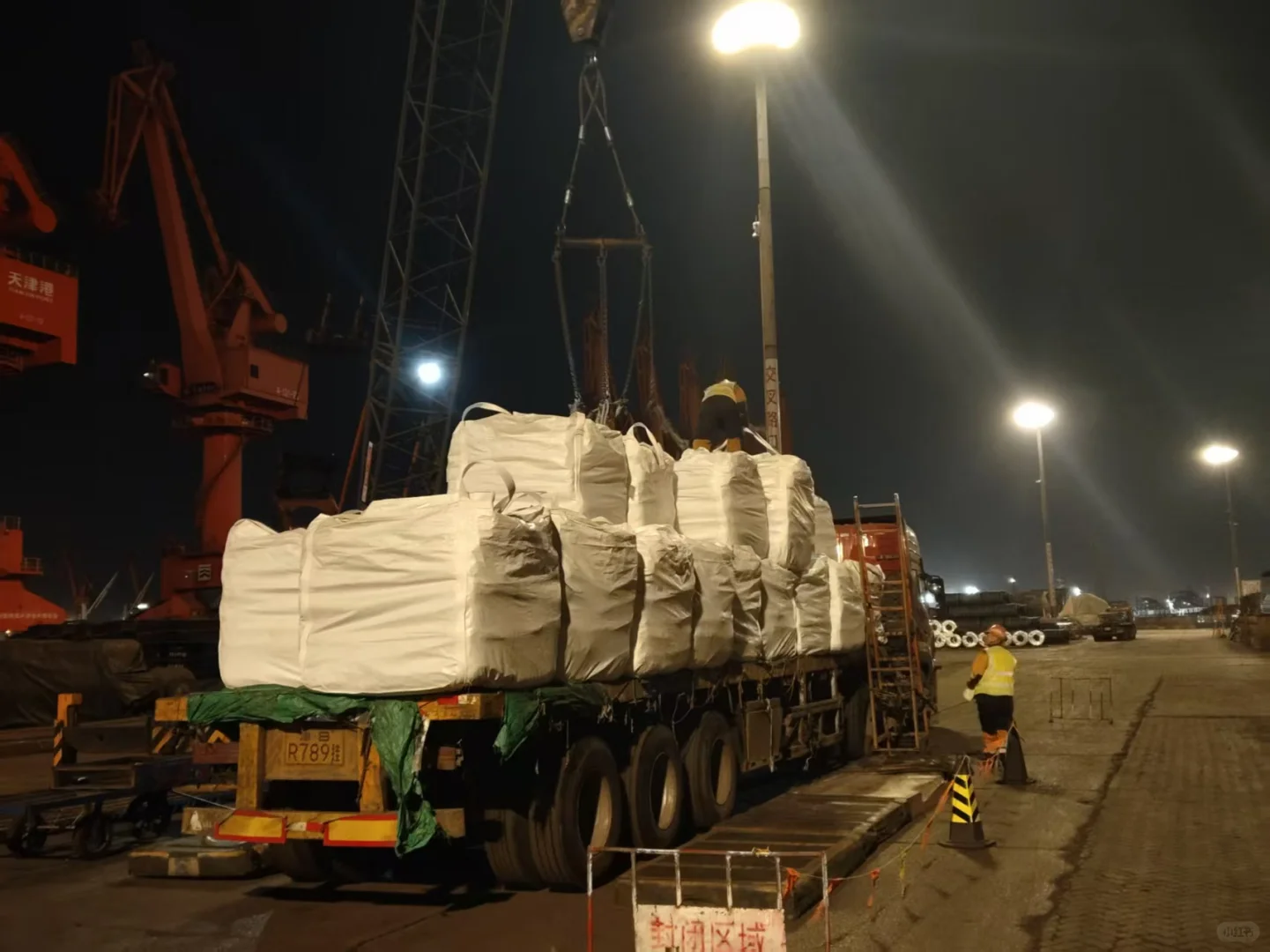 化工品吨袋集港！！