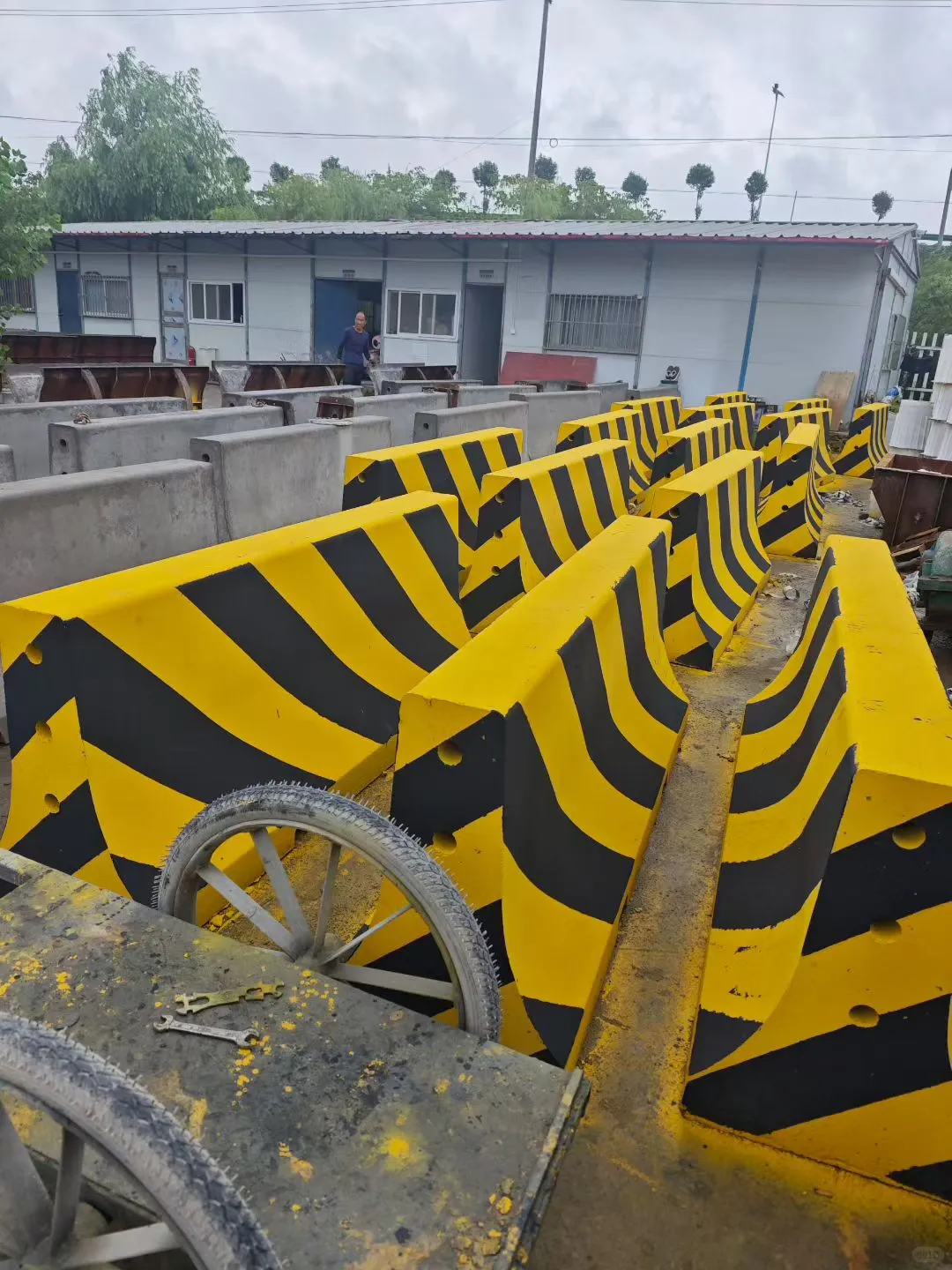 江苏安徽上海围挡水泥墩光伏墩隔离墩