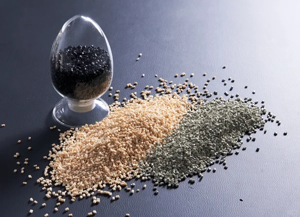 无锡嘉弘深入解析PVC颗粒：现代工业的多面手