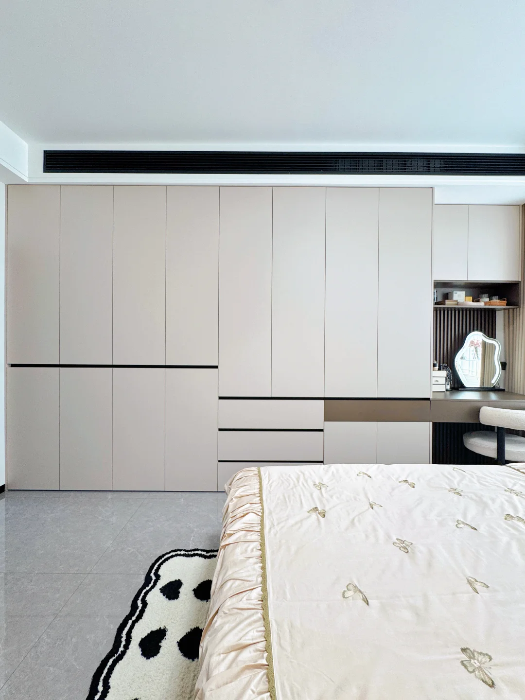 开间3.3m做床尾衣柜⁉️邻居看了想砸掉重装?