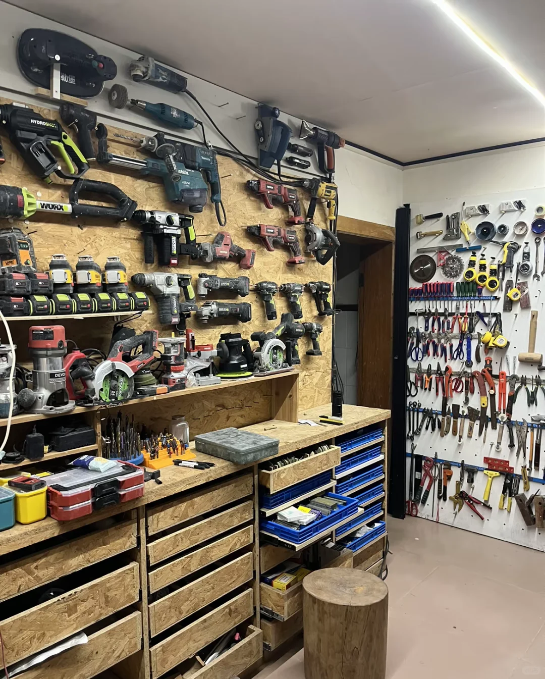 我有个可能不成熟的想法：搞个五金工具租借