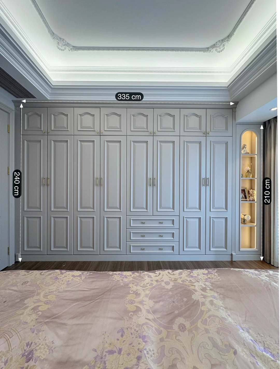 没听劝，卧室做了一整排法式床尾衣柜……?