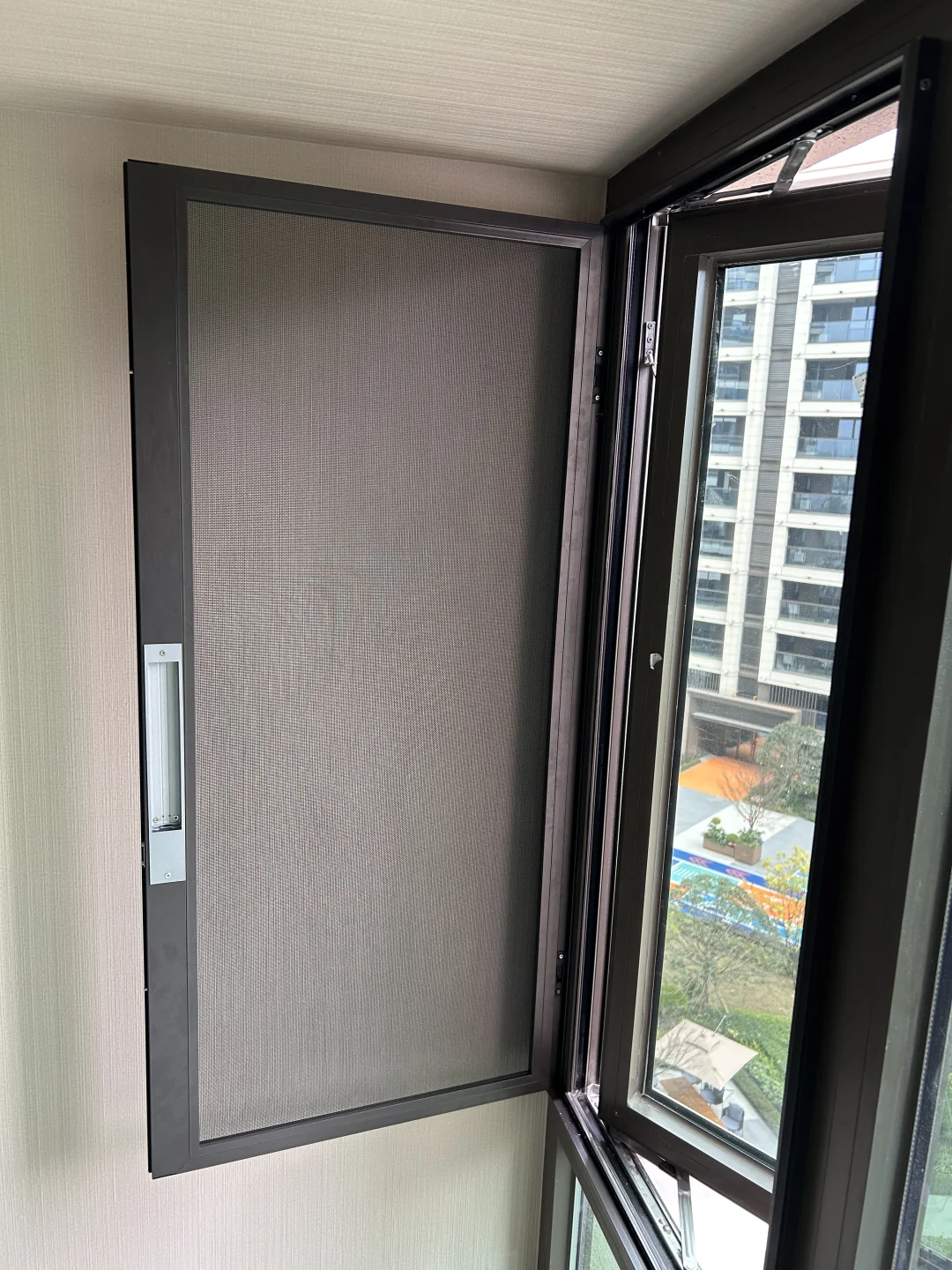 玖悦华章纱窗又一家完工